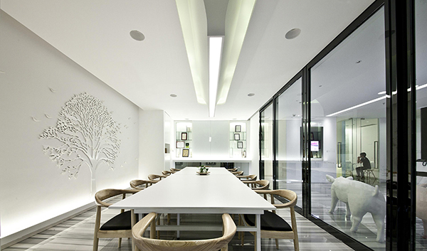 辦公室玻璃隔斷有哪些優(yōu)缺點(diǎn)?