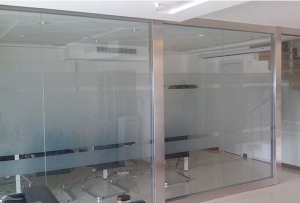 不銹鋼玻璃隔斷墻價(jià)格多少錢一平方?